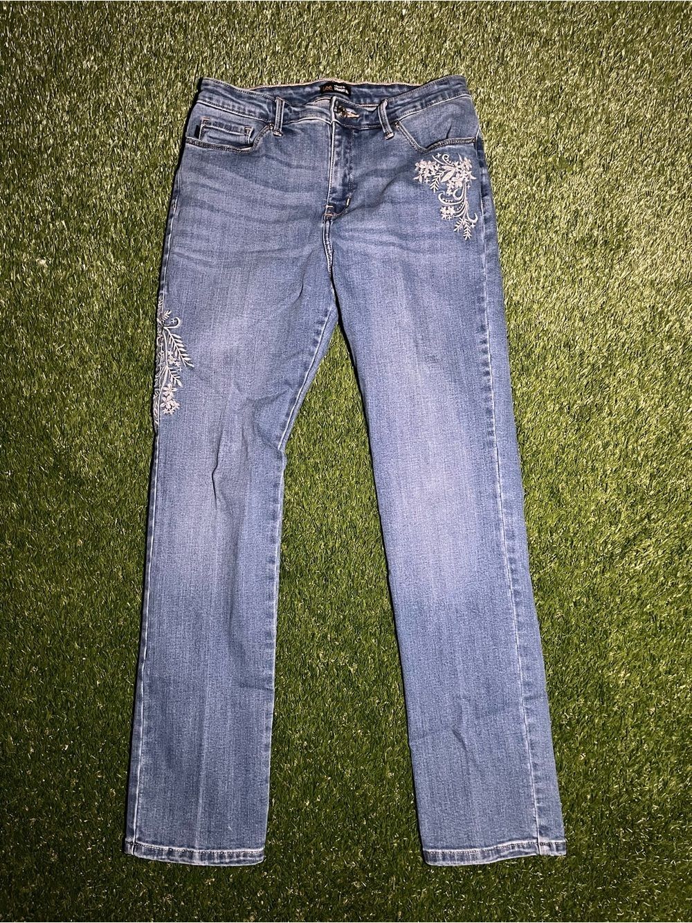 Lee Women’s Size 10 Relaxed Embroidered Straight-Leg Jeans